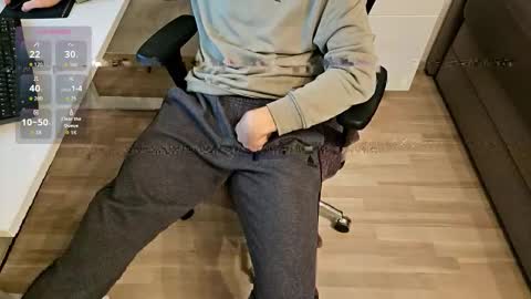 Snapshot of tree1989 chatting on November 11, 7:36 pm tree1989 online show from November 11, 7:36 pm