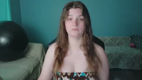 Snapshot of treejeanne chatting on June 18, 10:14 pm TreeJeanne online show from June 18, 10:14 pm