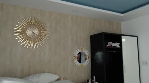 Sarah And Jon online show from December 27, 3:09 am