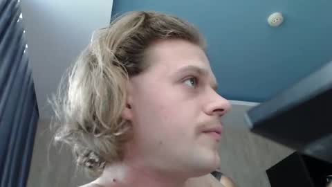 Sarah And Jon online show from December 31, 7:20 am