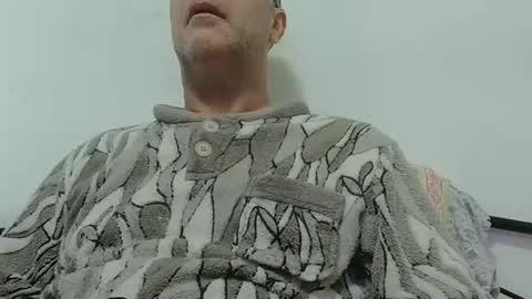 Snapshot of trevido4u chatting on December 4, 5:27 am trevido4u online show from December 4, 5:27 am