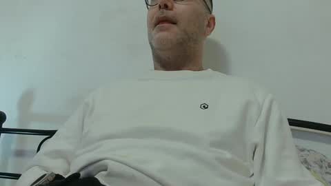 Snapshot of trevido4u chatting on February 3, 4:46 am trevido4u online show from February 3, 4:46 am