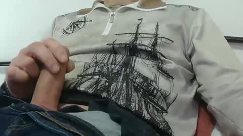 Snapshot of trevido4u chatting on February 15, 6:55 pm trevido4u online show from February 15, 6:55 pm