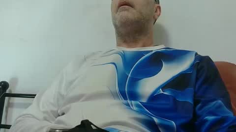 Snapshot of trevido4u chatting on March 10, 12:18 am trevido4u online show from March 10, 12:18 am