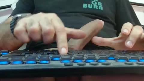 Snapshot of trevido4u chatting on October 22, 11:04 pm trevido4u online show from October 22, 11:04 pm