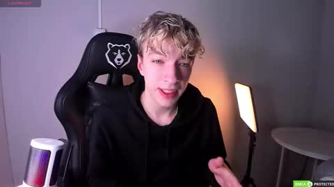 TrevorBenson online show from December 17, 3:34 am