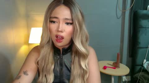 trexie_fucks15 online show from November 4, 5:45 pm