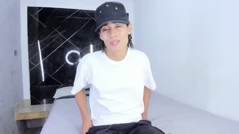 Snapshot of treyk_king chatting on January 17, 3:44 am Trey online show from January 17, 3:44 am