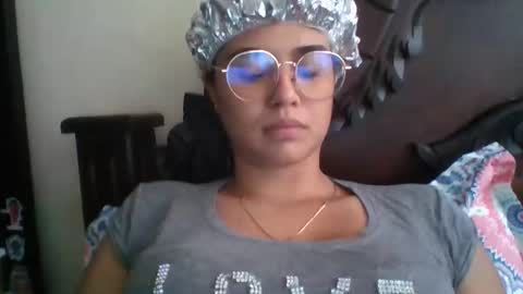 triana_bell online show from January 10, 5:58 pm