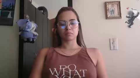 Snapshot of triana_bell chatting on May 16, 5:01 pm triana_bell online show from May 16, 5:01 pm