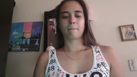 Snapshot of triana_bell chatting on June 3, 4:01 pm triana_bell online show from June 3, 4:01 pm