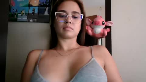 Snapshot of triana_bell chatting on June 18, 8:57 pm triana_bell online show from June 18, 8:57 pm