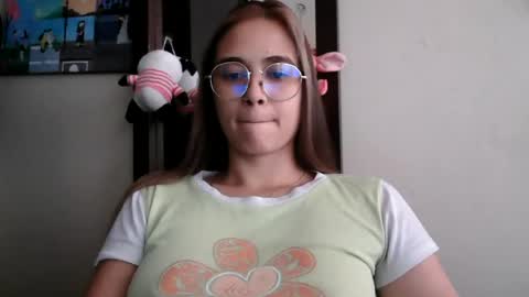 Snapshot of triana_bell chatting on June 25, 4:44 pm triana_bell online show from June 25, 4:44 pm