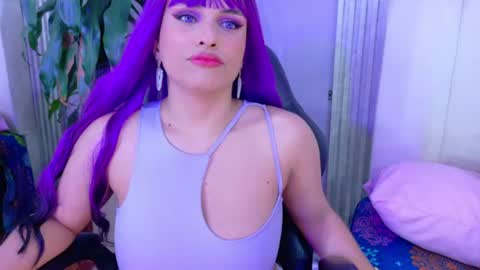 Snapshot of triana_crimson chatting on July 22, 12:46 am triana_crimson online show from July 22, 12:46 am