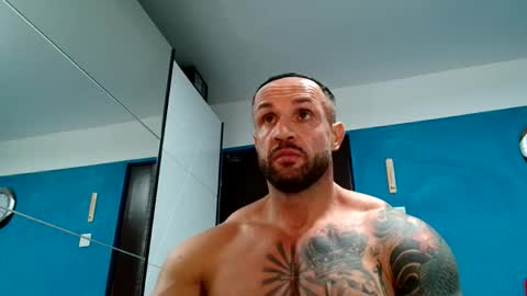 Snapshot of tridentmuscles chatting on October 10, 10:42 pm tridentmuscles online show from October 10, 10:42 pm