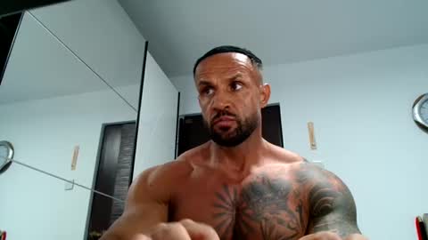 Snapshot of tridentmuscles chatting on November 8, 10:19 pm tridentmuscles online show from November 8, 10:19 pm