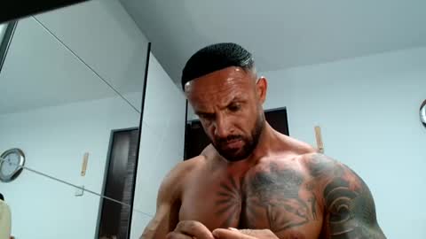 Snapshot of tridentmuscles chatting on November 10, 11:04 pm tridentmuscles online show from November 10, 11:04 pm