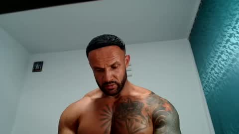 Snapshot of tridentmuscles chatting on November 16, 10:26 pm tridentmuscles online show from November 16, 10:26 pm