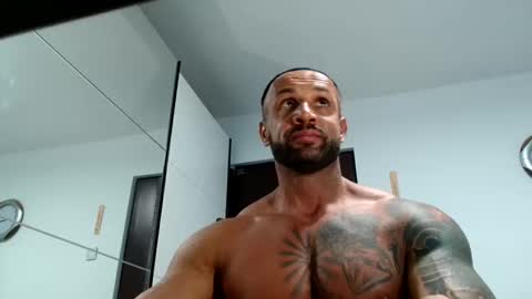 Snapshot of tridentmuscles chatting on November 17, 1:17 pm tridentmuscles online show from November 17, 1:17 pm