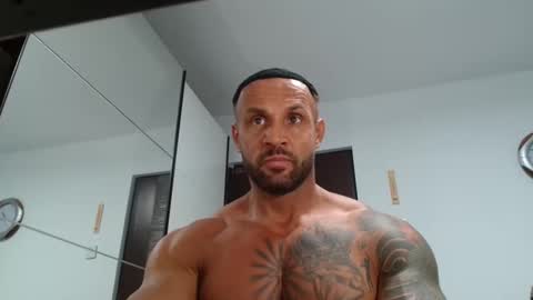 Snapshot of tridentmuscles chatting on November 25, 11:16 pm tridentmuscles online show from November 25, 11:16 pm