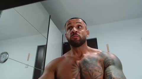 Snapshot of tridentmuscles chatting on November 30, 9:41 pm tridentmuscles online show from November 30, 9:41 pm