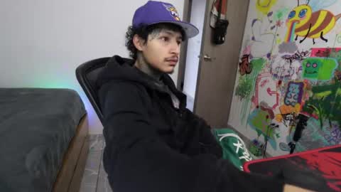 - trieone online show from February 13, 1:51 pm