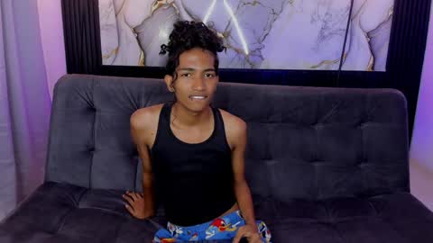 Snapshot of triiangel_latinboy chatting on June 4, 12:22 pm Johan online show from June 4, 12:22 pm
