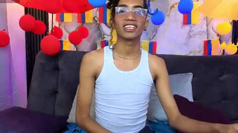 Snapshot of triiangel_latinboy chatting on July 9, 12:42 pm Johan online show from July 9, 12:42 pm