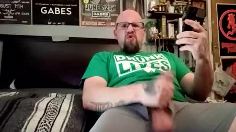 triller402 online show from March 18, 12:47 am