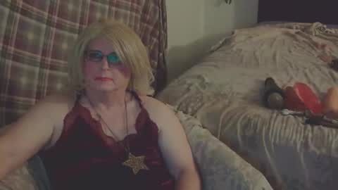 Snapshot of trinasvede chatting on January 11, 12:15 am Trina Tushy Deluxe online show from January 11, 12:15 am