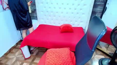 Snapshot of trinity_tsx chatting on May 25, 9:43 pm SOFIA online show from May 25, 9:43 pm