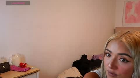 trinitych_ online show from June 16, 2:41 pm