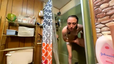 Snapshot of trippyscenes chatting on September 10, 6:52 pm trippyscenes online show from September 10, 6:52 pm