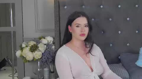 Snapshot of trisha_winslet chatting on December 13, 10:23 pm trisha_winslet online show from December 13, 10:23 pm