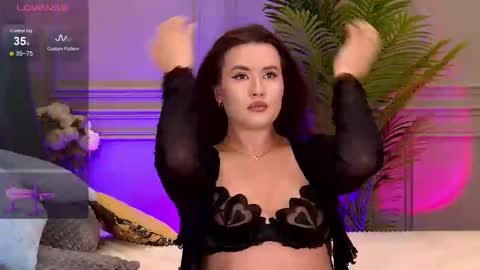 Snapshot of trisha_winslet chatting on February 10, 9:14 am trisha_winslet online show from February 10, 9:14 am