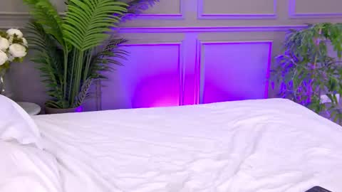 Snapshot of trisha_winslet chatting on October 6, 8:45 am trisha_winslet online show from October 6, 8:45 am