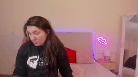 Mia online show from January 16, 6:28 am