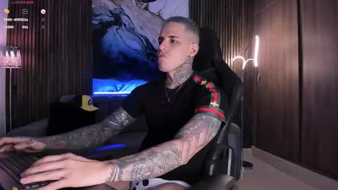 Snapshot of trisstan_ chatting on November 7, 9:15 pm Alexander online show from November 7, 9:15 pm