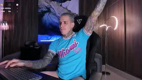 Snapshot of trisstan_ chatting on November 18, 9:52 pm Alexander online show from November 18, 9:52 pm