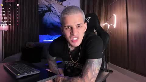 Snapshot of trisstan_ chatting on November 19, 11:05 pm Alexander online show from November 19, 11:05 pm