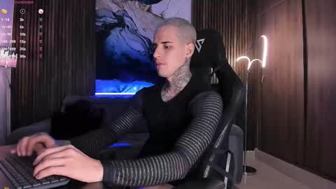 Snapshot of trisstan_ chatting on December 1, 10:48 pm Alexander online show from December 1, 10:48 pm