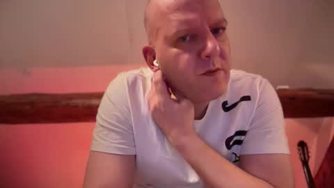 Snapshot of tritonspace chatting on February 25, 4:11 am Triton online show from February 25, 4:11 am