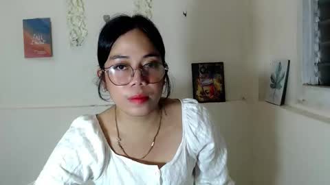 Snapshot of trixie_foxslut chatting on November 9, 10:02 am trixie_foxslut online show from November 9, 10:02 am