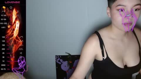 Snapshot of trixie_tangg chatting on February 14, 2:39 am Kitty online show from February 14, 2:39 am