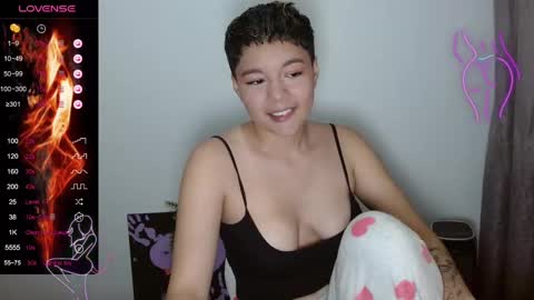 Snapshot of trixie_tangg chatting on February 14, 11:42 pm Kitty online show from February 14, 11:42 pm