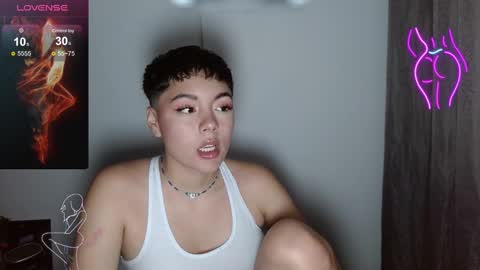 Snapshot of trixie_tangg chatting on March 6, 4:52 am Kitty online show from March 6, 4:52 am