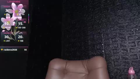 Snapshot of trixxiee_ chatting on February 25, 7:36 pm trixxiee_ online show from February 25, 7:36 pm