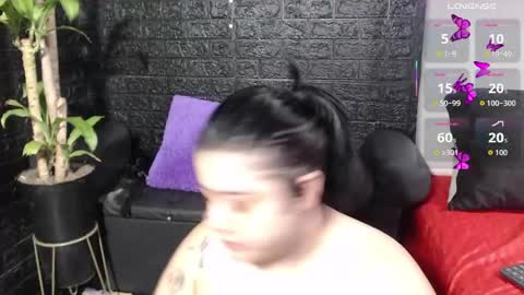 Snapshot of trixxiee_ chatting on September 23, 10:07 am trixxiee_ online show from September 23, 10:07 am