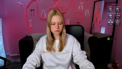 Snapshot of trixy_melison chatting on March 17, 6:50 am Trixy online show from March 17, 6:50 am