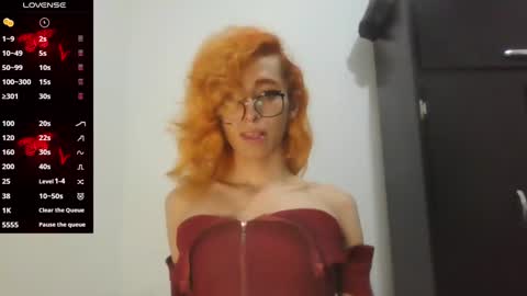 Snapshot of trixy_roses chatting on January 21, 10:08 pm Trixy Rose online show from January 21, 10:08 pm